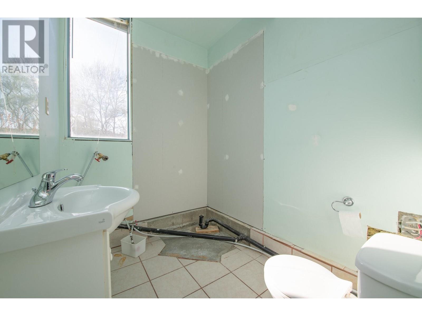 Photo 11 of 409 A Browne Road, Vernon BC