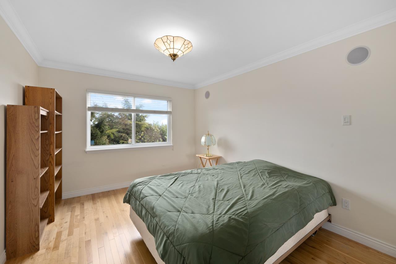 4 1040 PARKER STREET, White Rock real estate listing R2977265