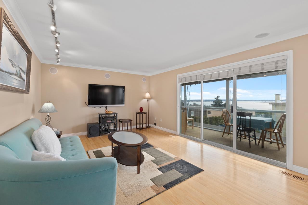 4 1040 PARKER STREET, White Rock real estate listing R2977265