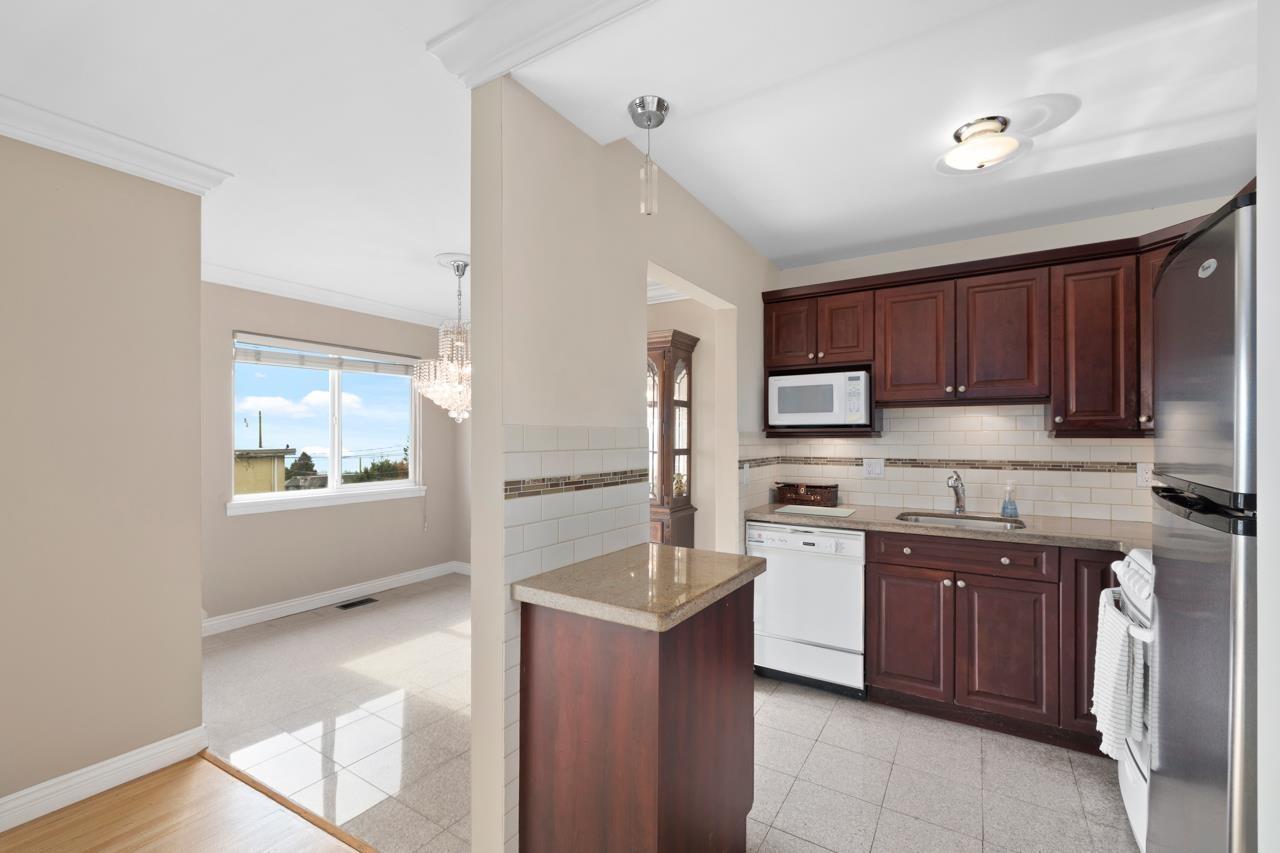 4 1040 PARKER STREET, White Rock real estate listing R2977265