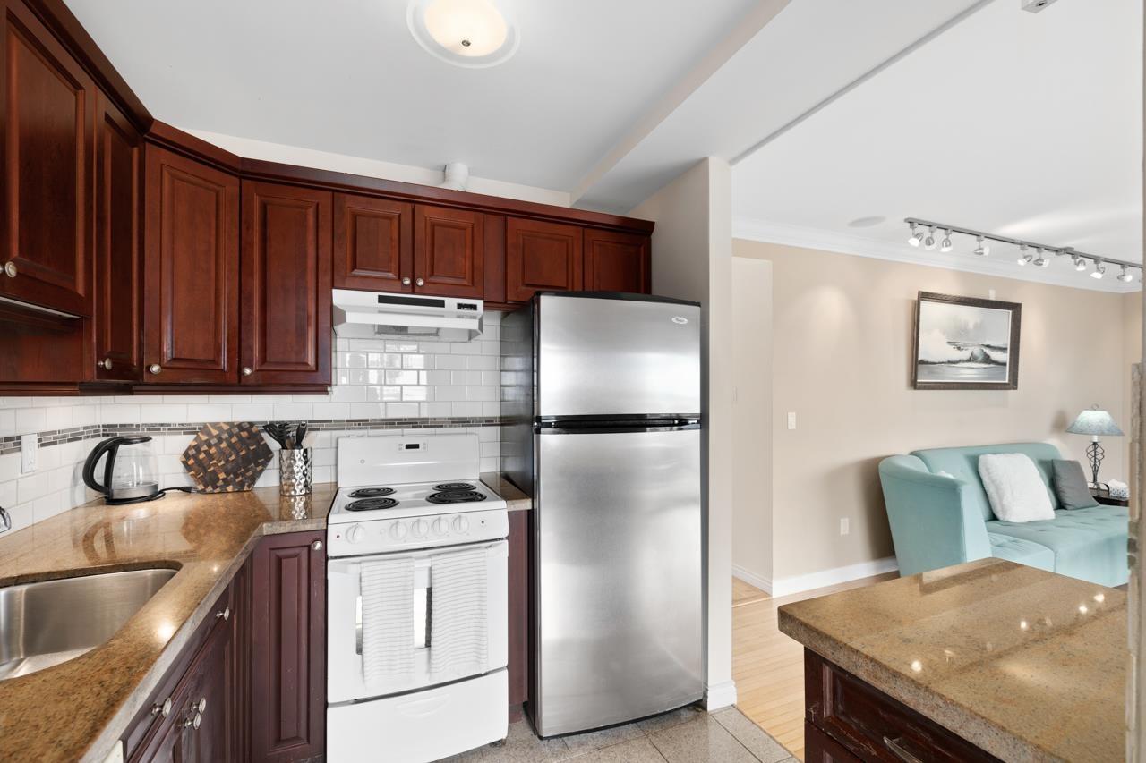 4 1040 PARKER STREET, White Rock real estate listing R2977265