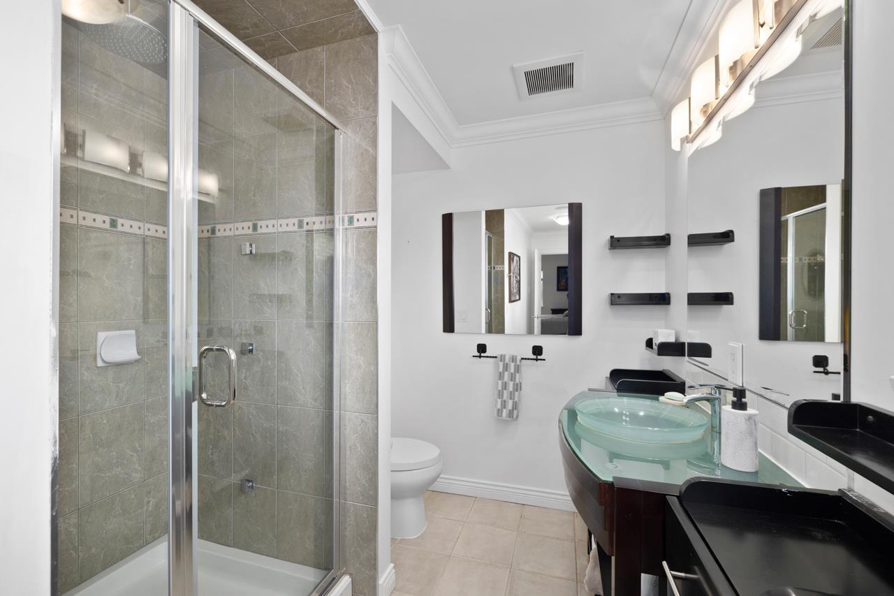 4 1040 PARKER STREET, White Rock real estate listing R2977265