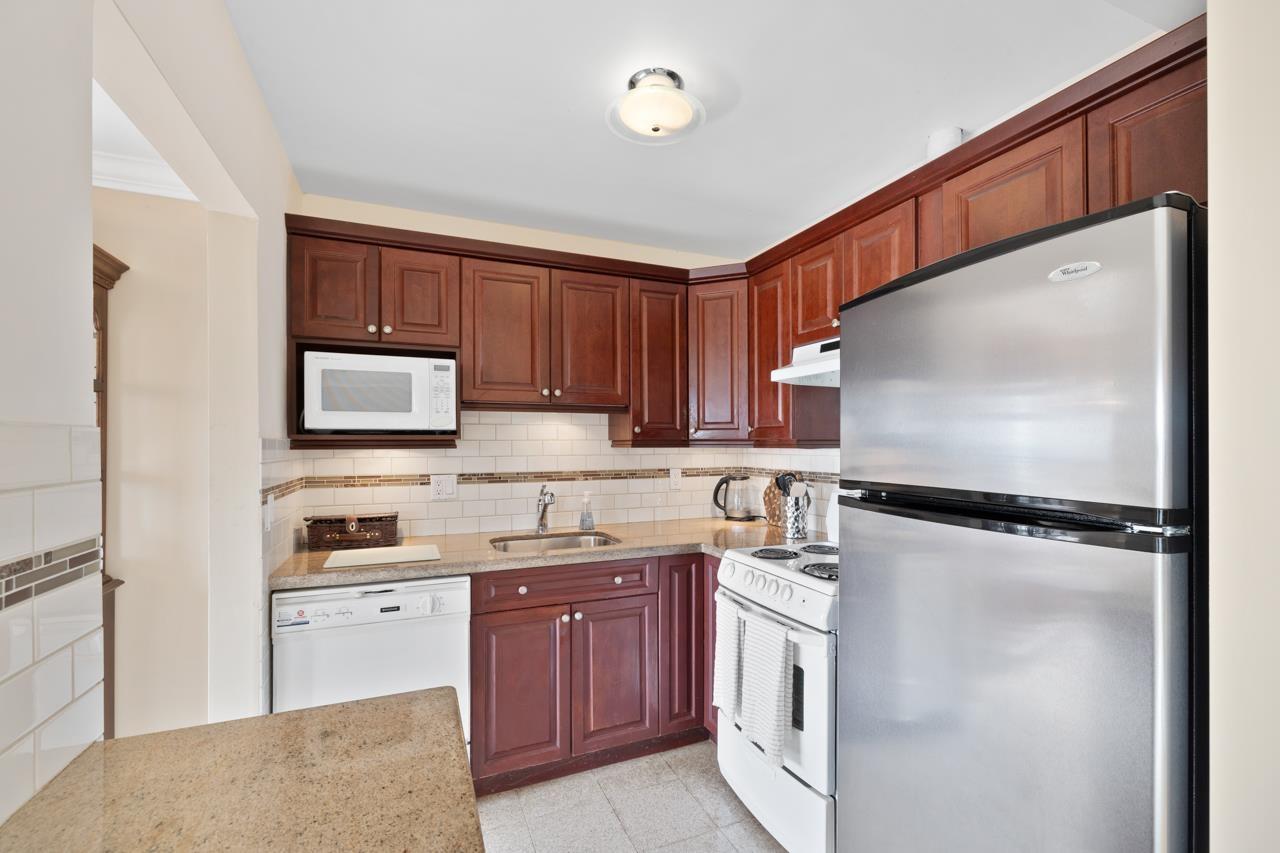 4 1040 PARKER STREET, White Rock real estate listing R2977265