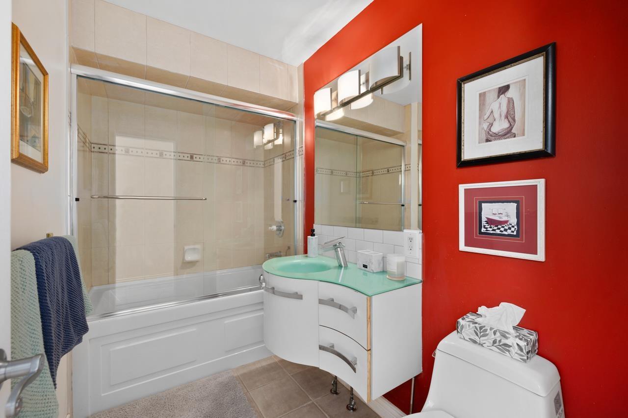 4 1040 PARKER STREET, White Rock real estate listing R2977265
