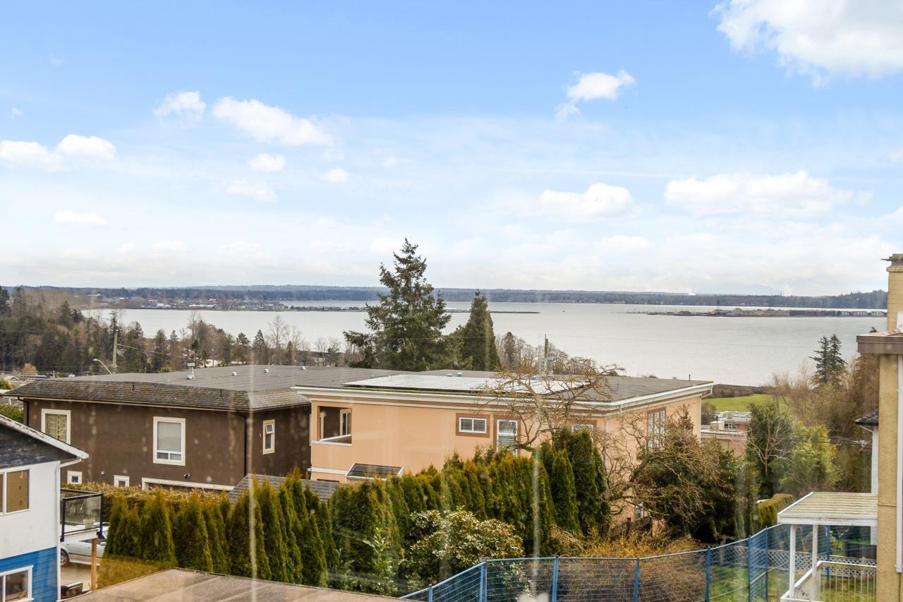 4 1040 PARKER STREET, White Rock real estate listing R2977265