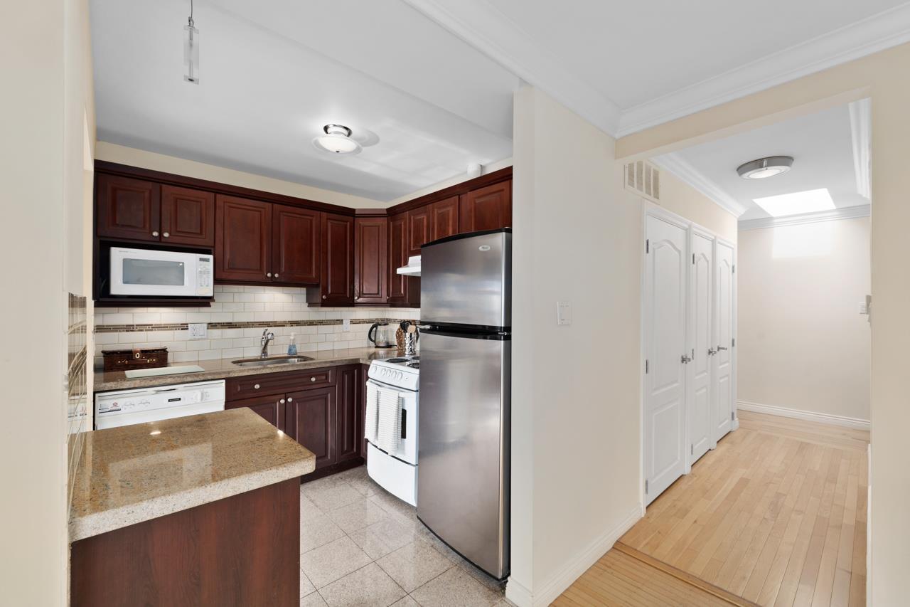 4 1040 PARKER STREET, White Rock real estate listing R2977265