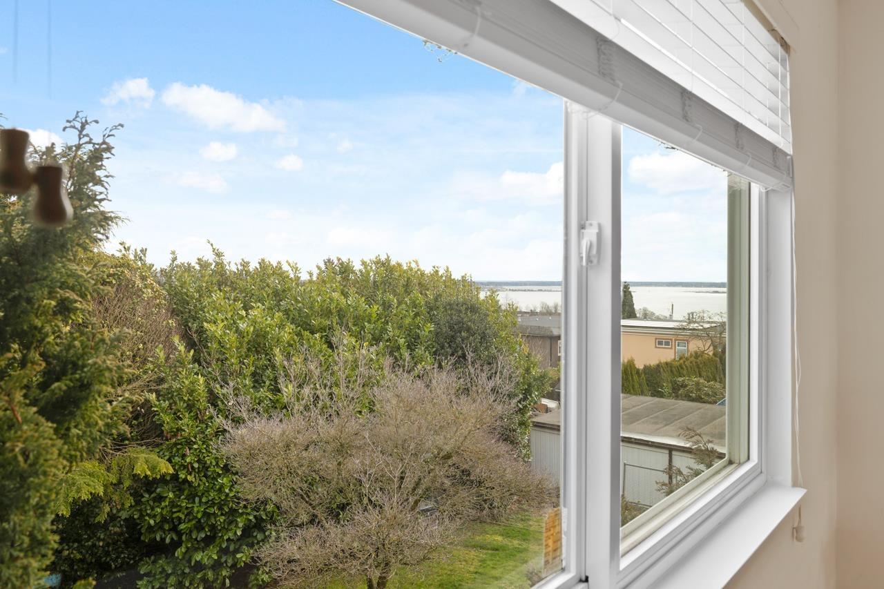4 1040 PARKER STREET, White Rock real estate listing R2977265