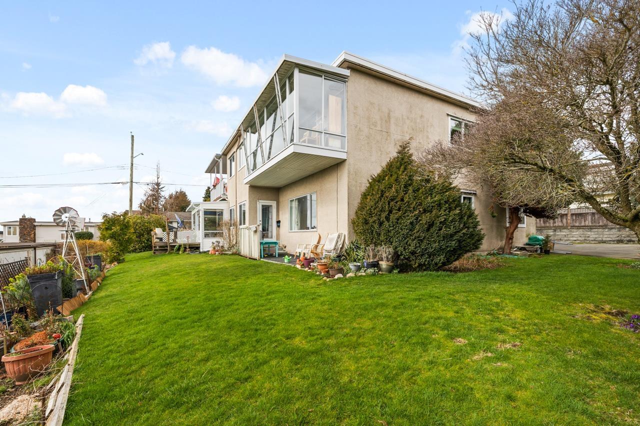 4 1040 PARKER STREET, White Rock real estate listing R2977265