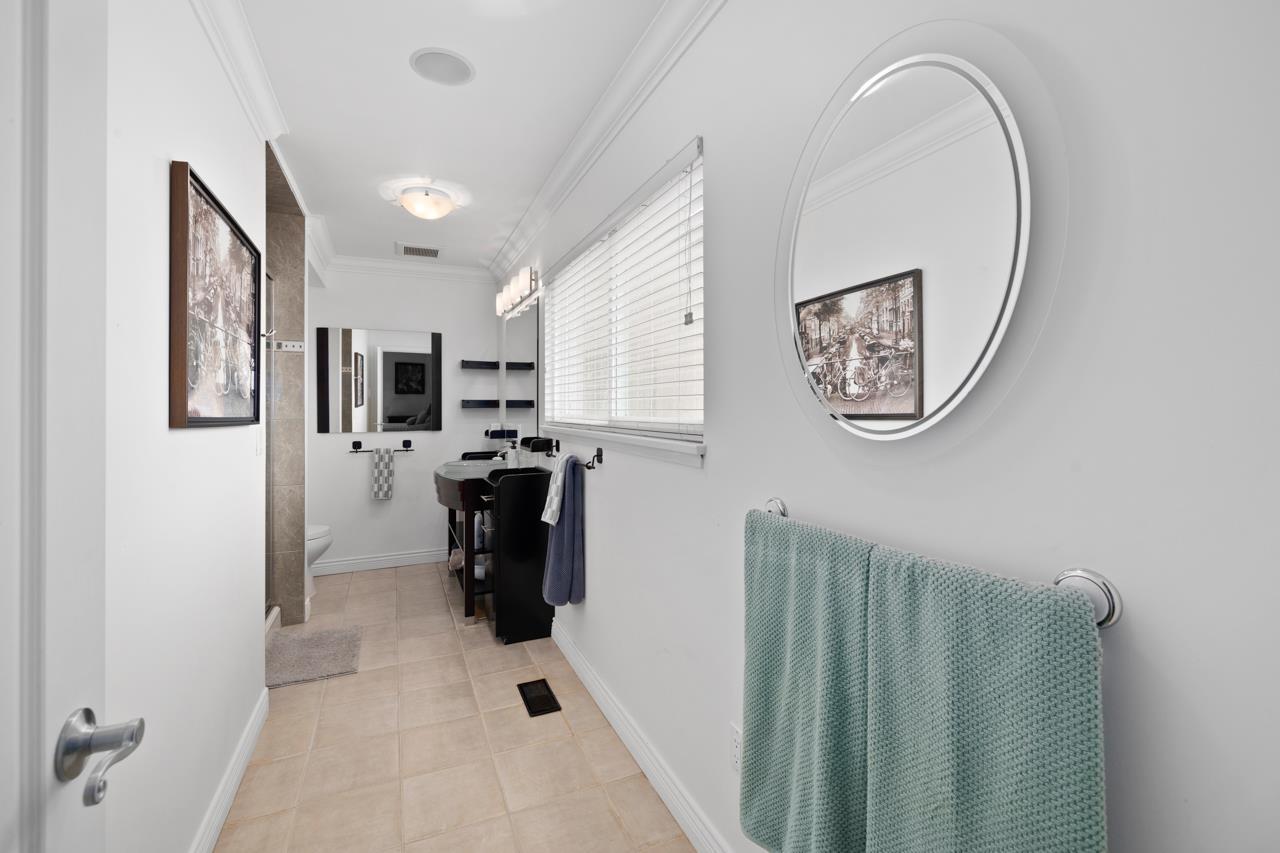 4 1040 PARKER STREET, White Rock real estate listing R2977265