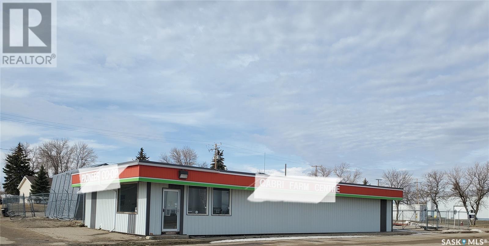Photo 2 of 102 Railway Avenue N, Cabri SK