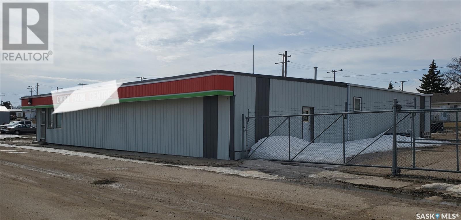 Photo 3 of 102 Railway Avenue N, Cabri SK