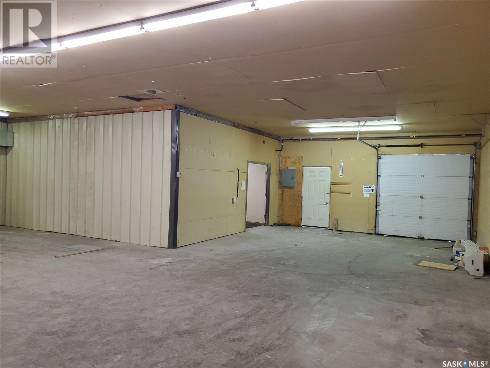 Photo 11 of 102 Railway Avenue N, Cabri SK
