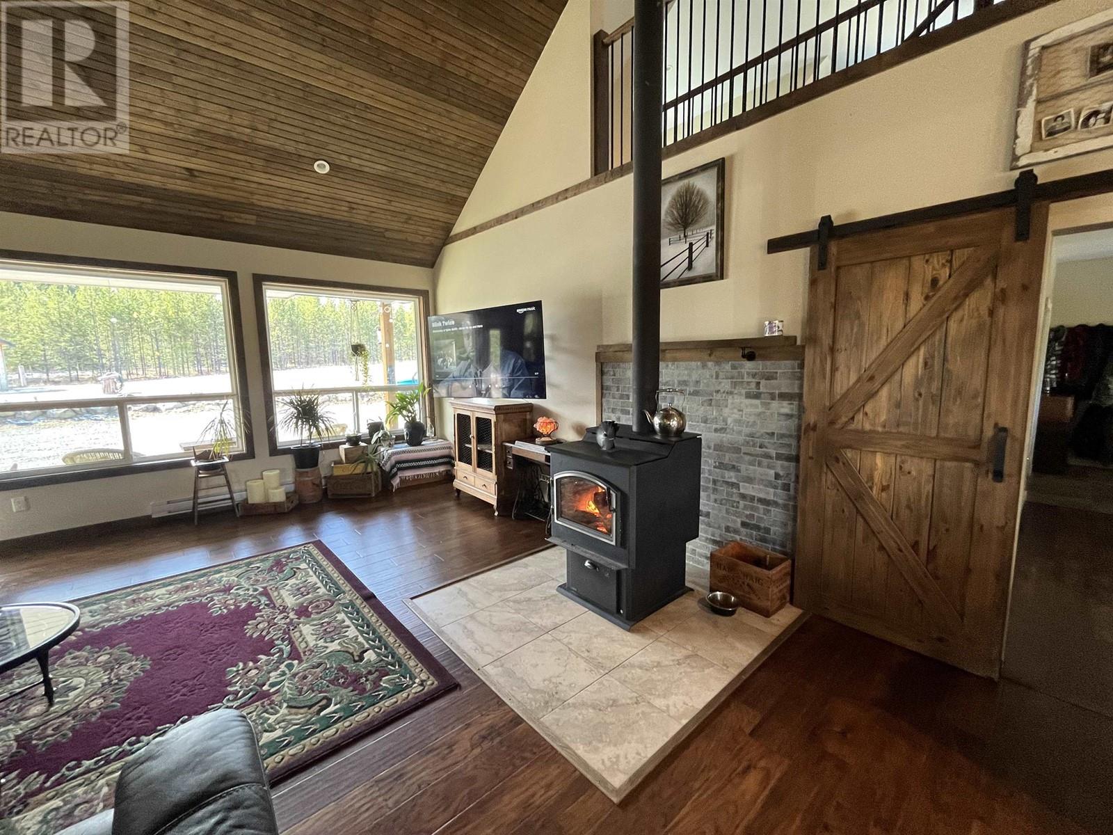6518 FOOTHILLS ROAD, 100 Mile House
