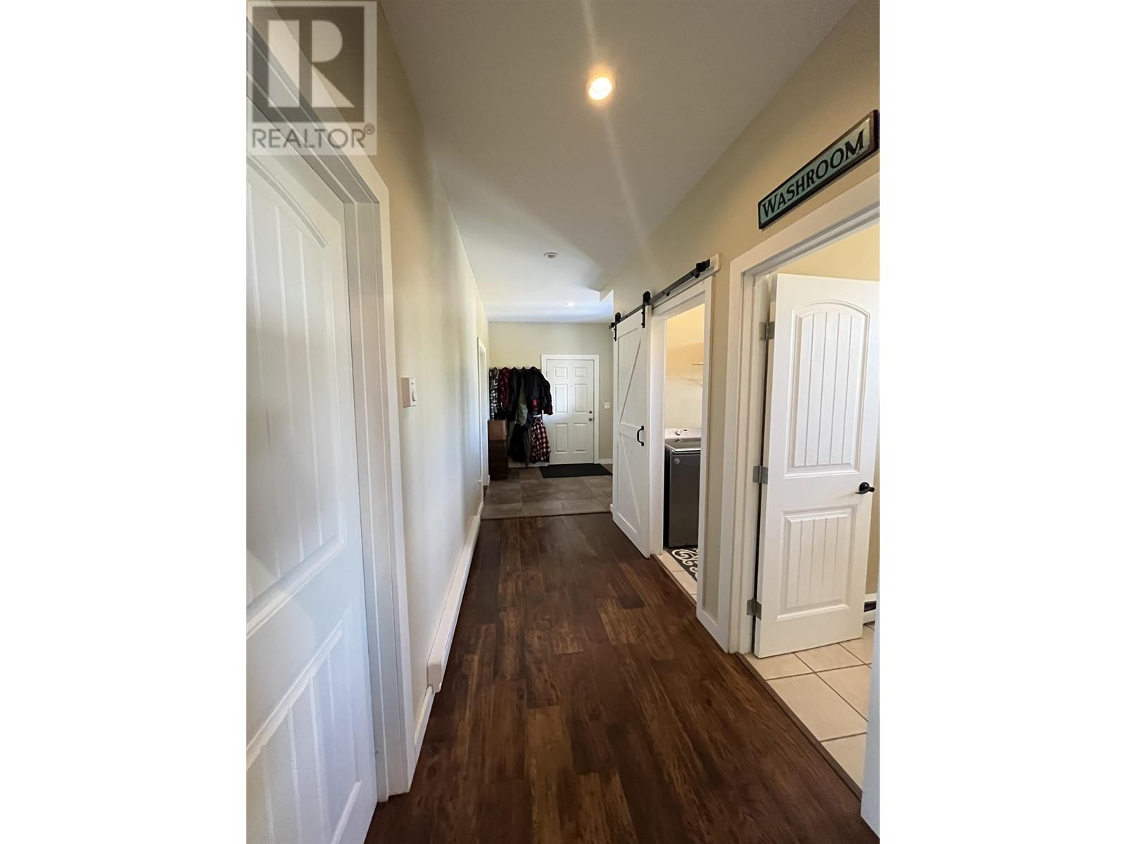 6518 FOOTHILLS ROAD, 100 Mile House