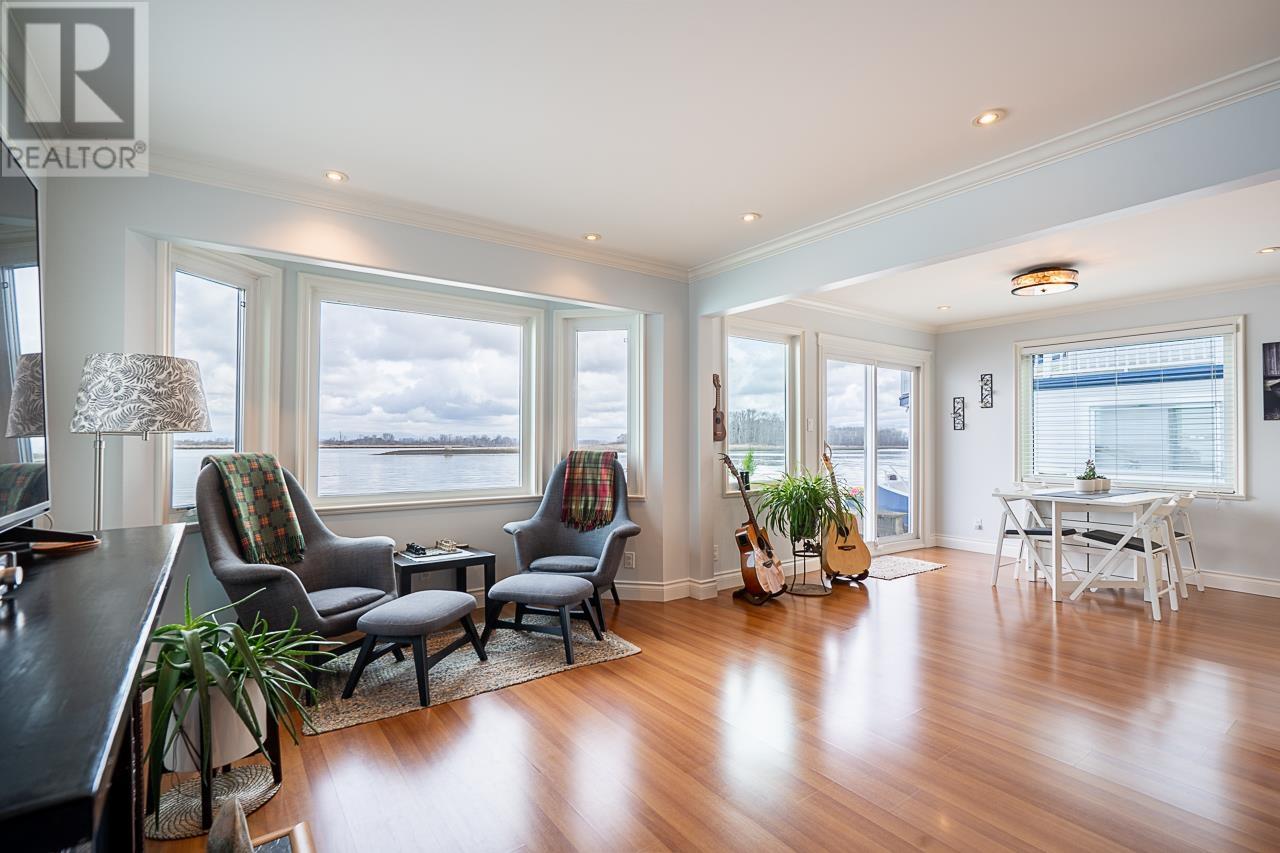 #8-3871 RIVER Road West, Delta