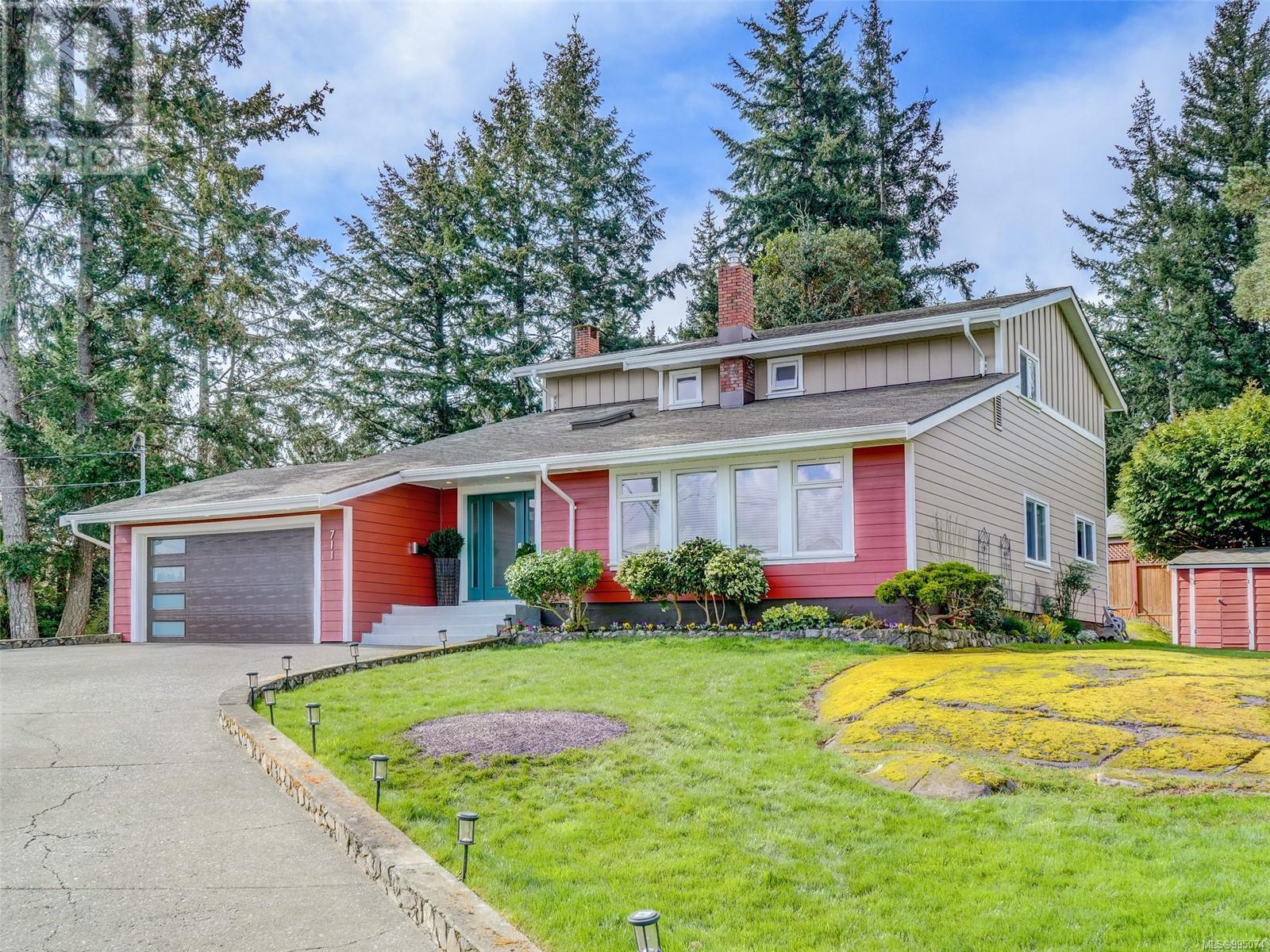 711 Demel Pl, Colwood
