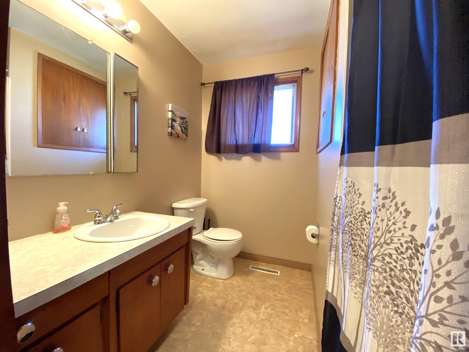 Photo 11 of 5010 40 Av, Wetaskiwin AB