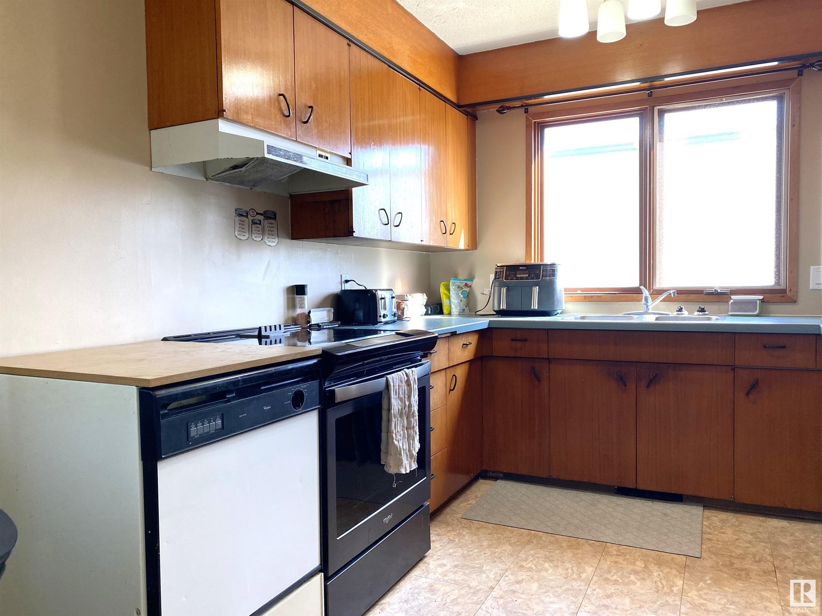 Photo 5 of 5010 40 Av, Wetaskiwin AB