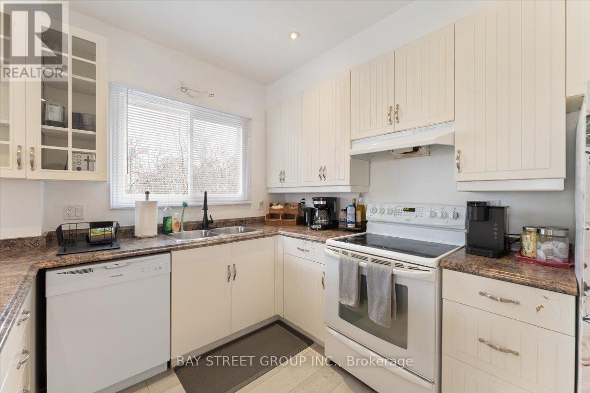 Photo 43 of 1019 Beach Boulevard, Hamilton ON