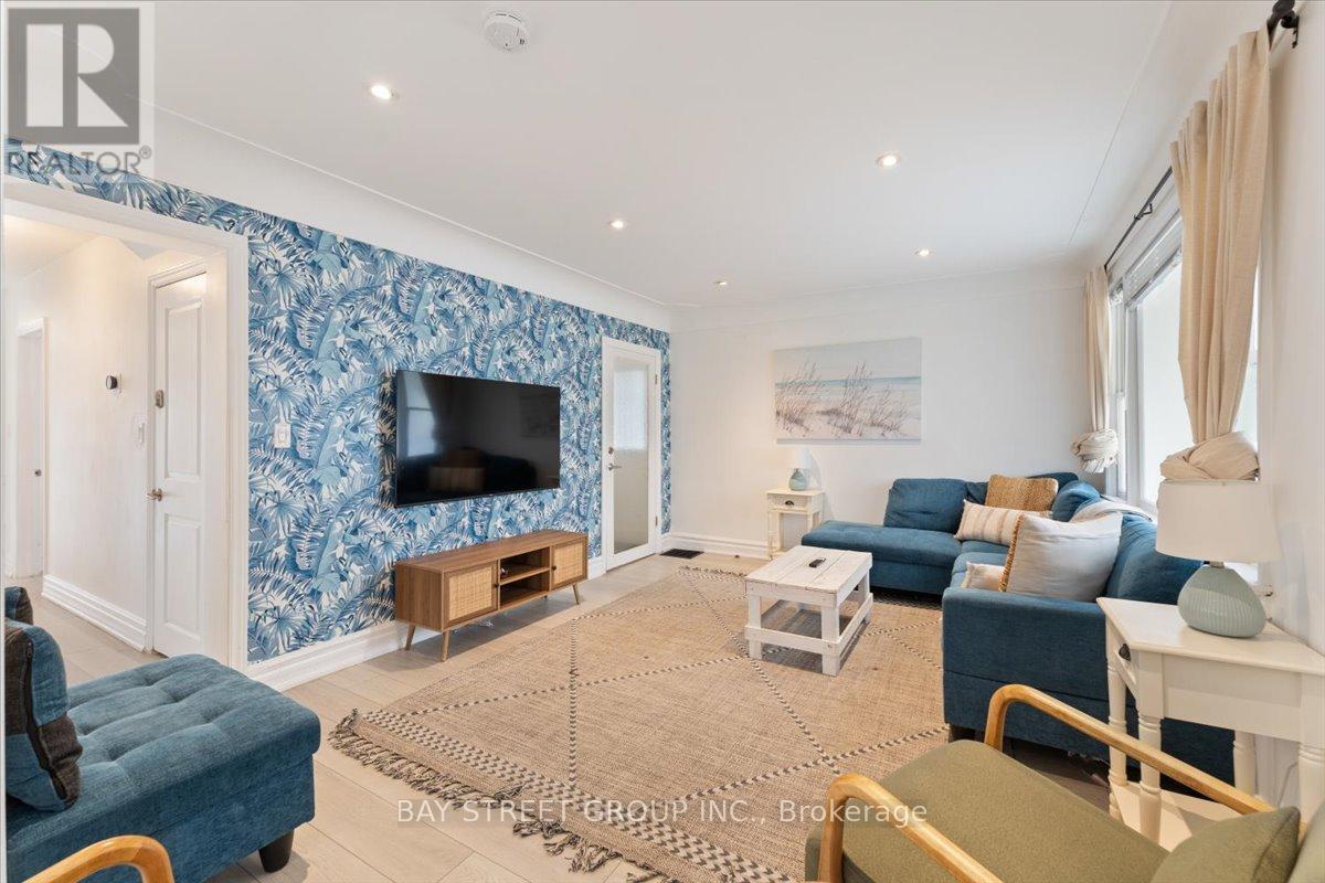 Photo 5 of 1019 Beach Boulevard, Hamilton ON