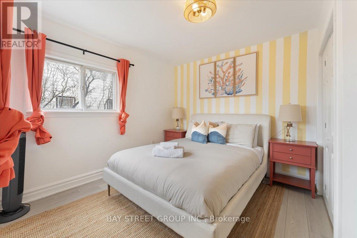 Photo 7 of 1019 Beach Boulevard, Hamilton ON