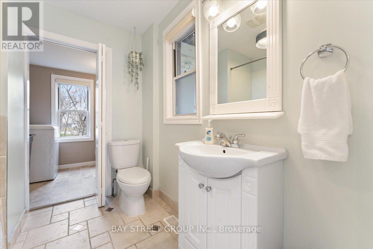 Photo 11 of 1019 Beach Boulevard, Hamilton ON
