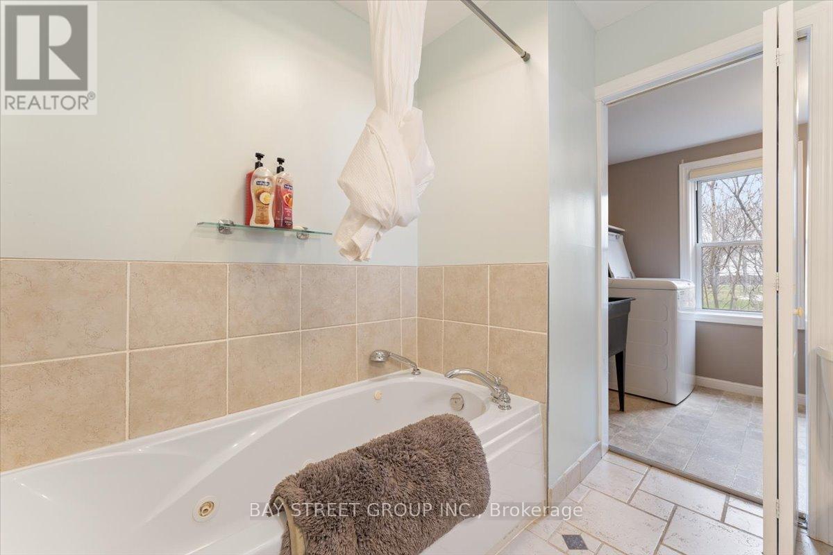 Photo 46 of 1019 Beach Boulevard, Hamilton ON