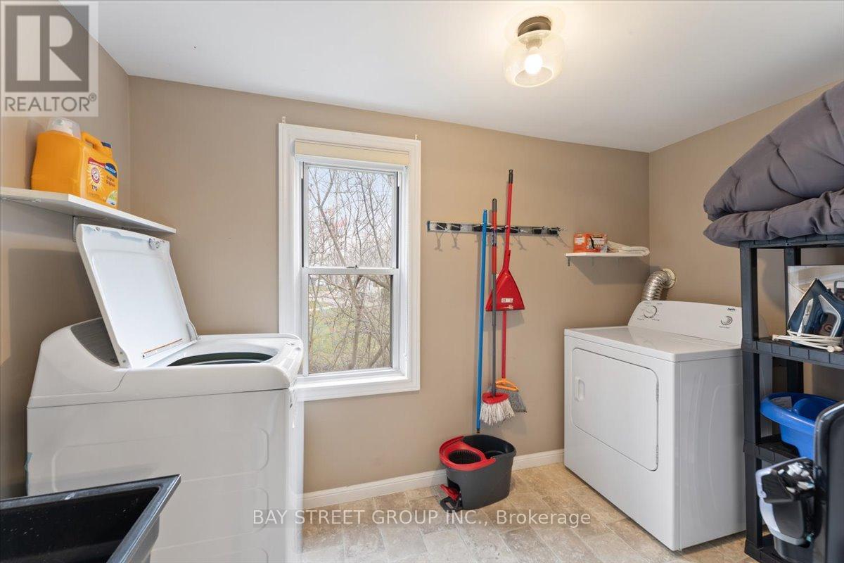 Photo 37 of 1019 Beach Boulevard, Hamilton ON
