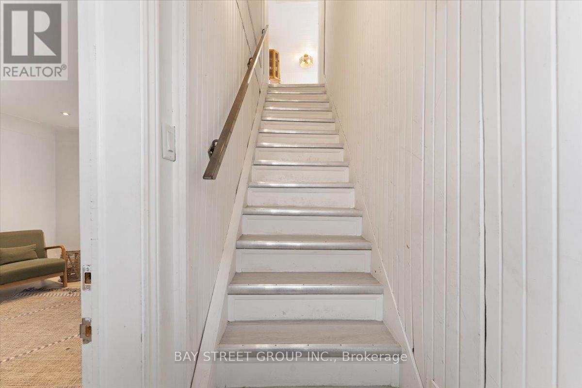 Photo 10 of 1019 Beach Boulevard, Hamilton ON