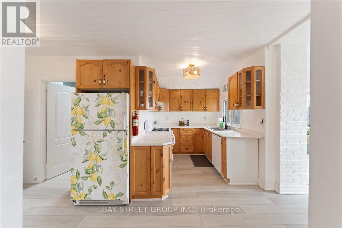 Photo 47 of 1019 Beach Boulevard, Hamilton ON