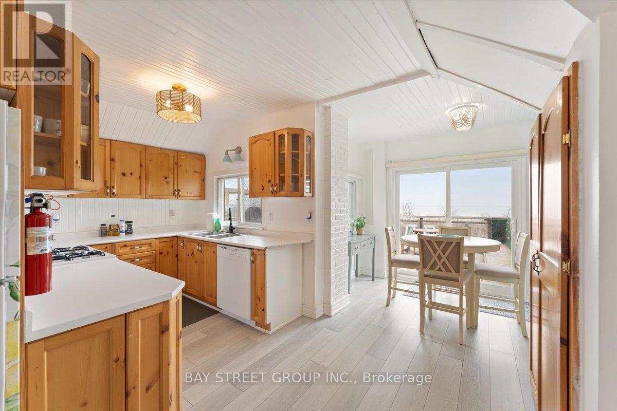 Photo 14 of 1019 Beach Boulevard, Hamilton ON
