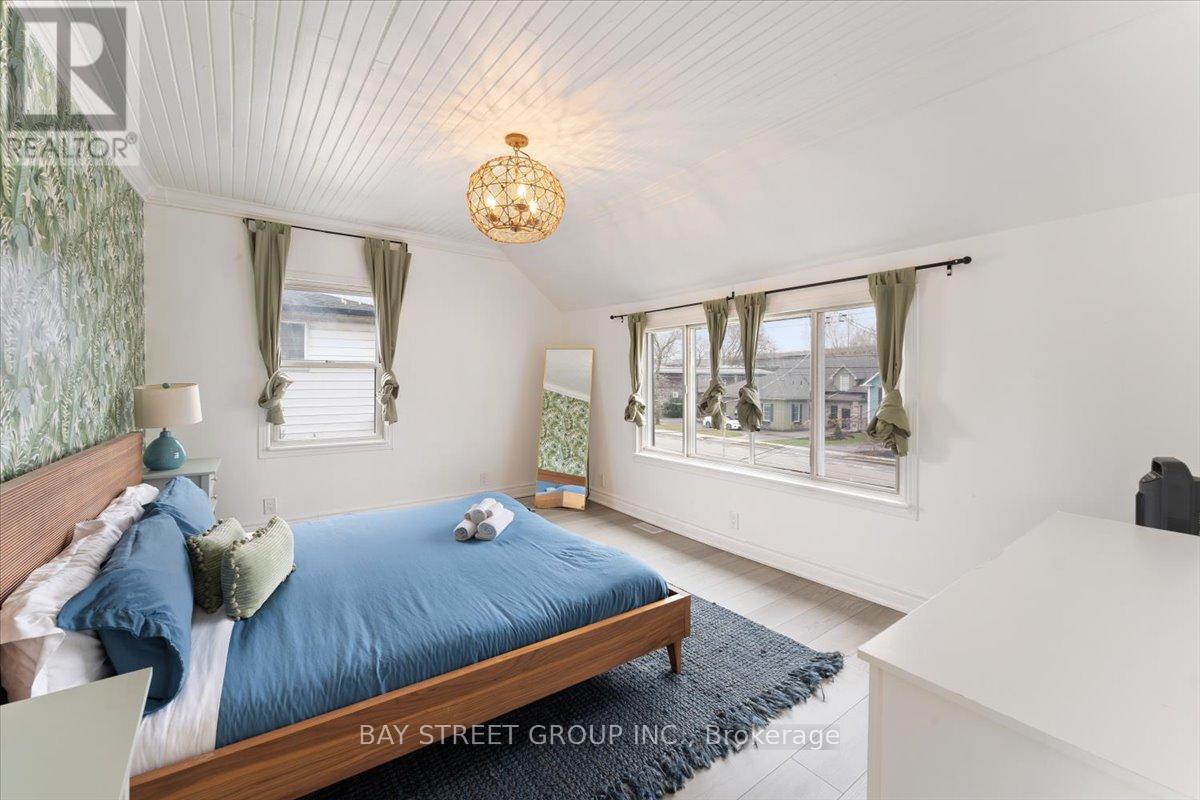 Photo 48 of 1019 Beach Boulevard, Hamilton ON