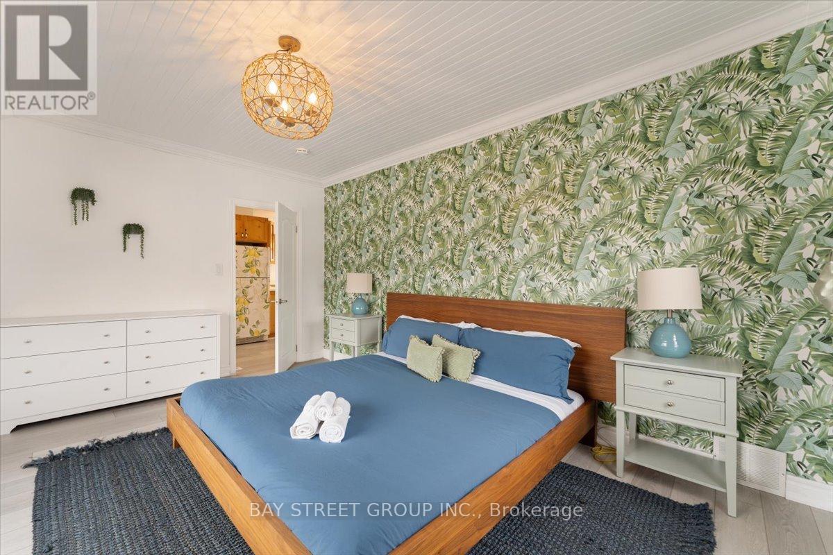 Photo 3 of 1019 Beach Boulevard, Hamilton ON
