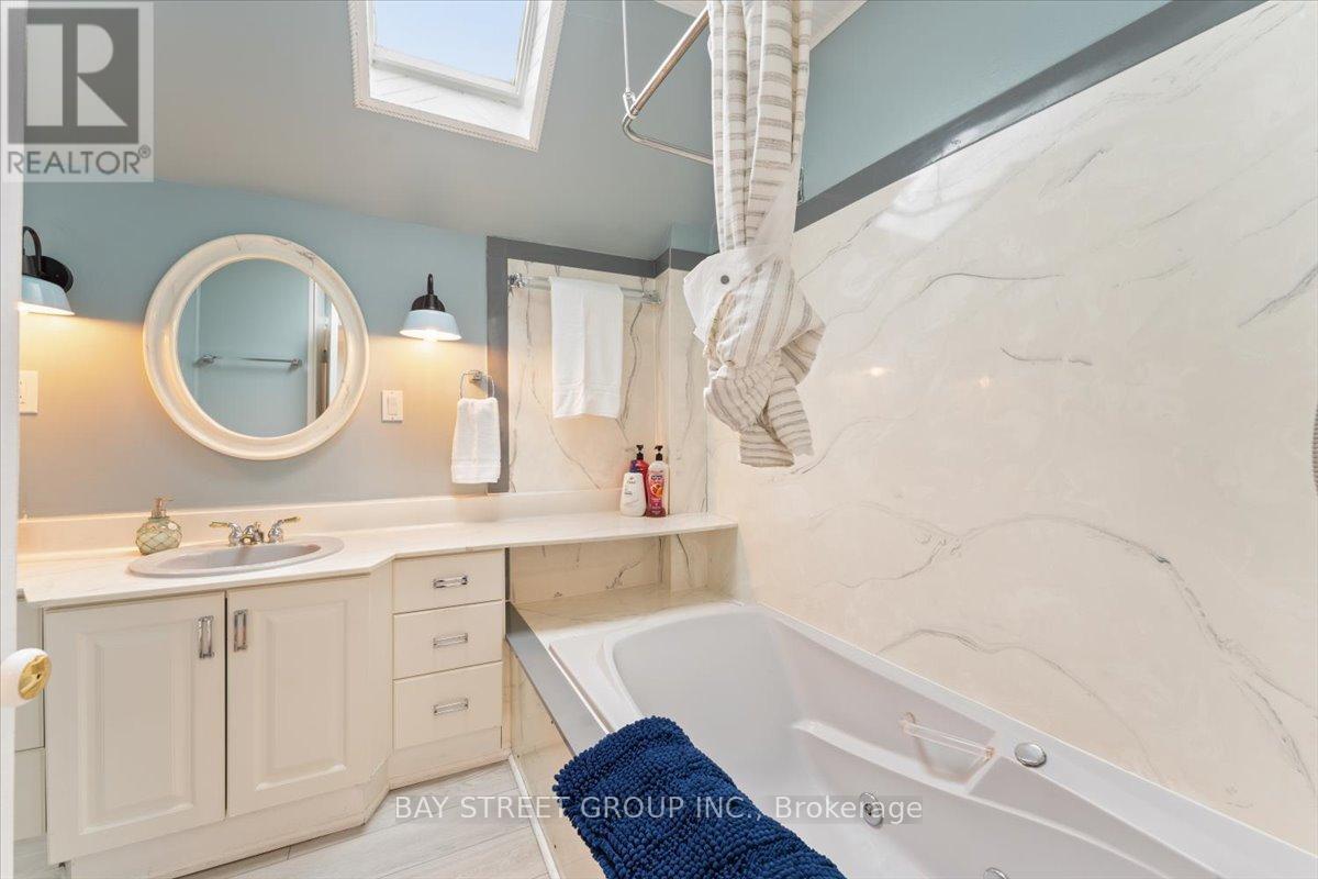 Photo 45 of 1019 Beach Boulevard, Hamilton ON