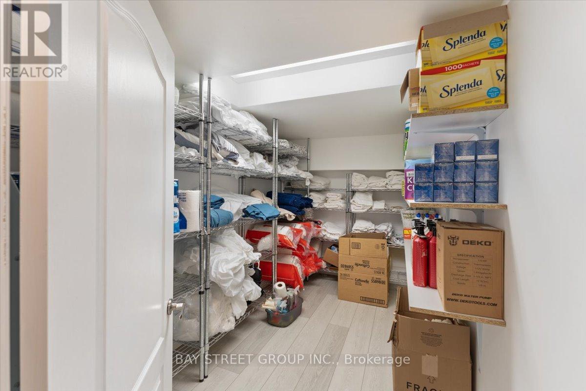 Photo 30 of 1019 Beach Boulevard, Hamilton ON