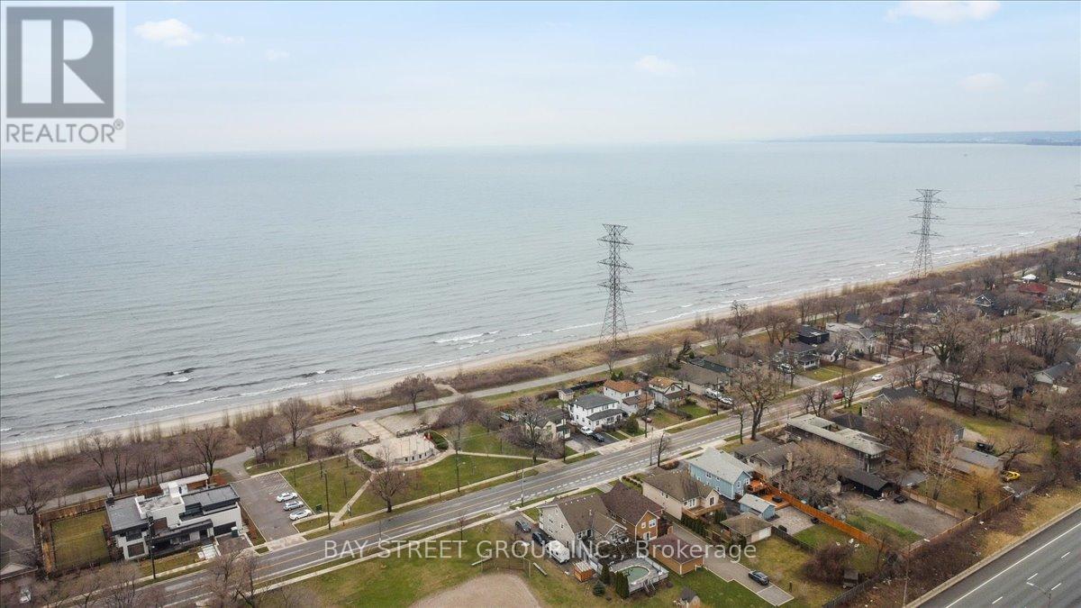 Photo 23 of 1019 Beach Boulevard, Hamilton ON