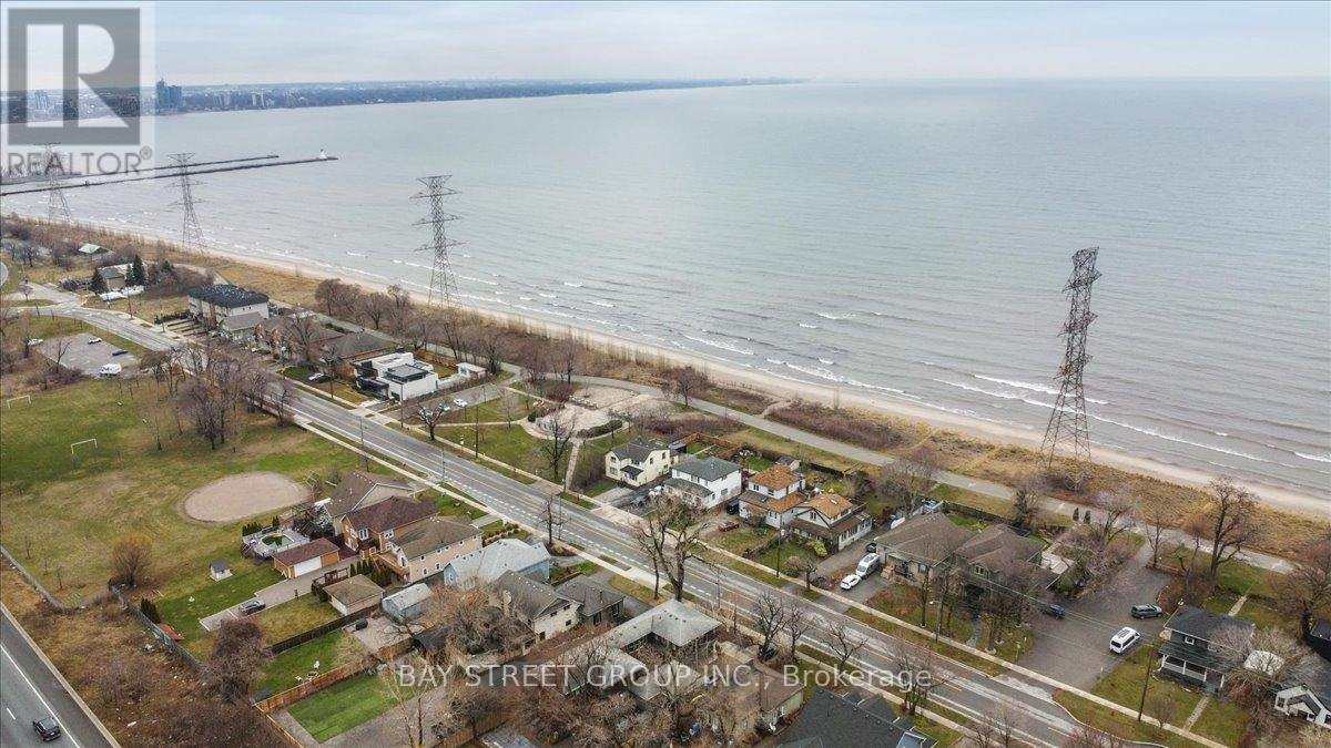 Photo 19 of 1019 Beach Boulevard, Hamilton ON