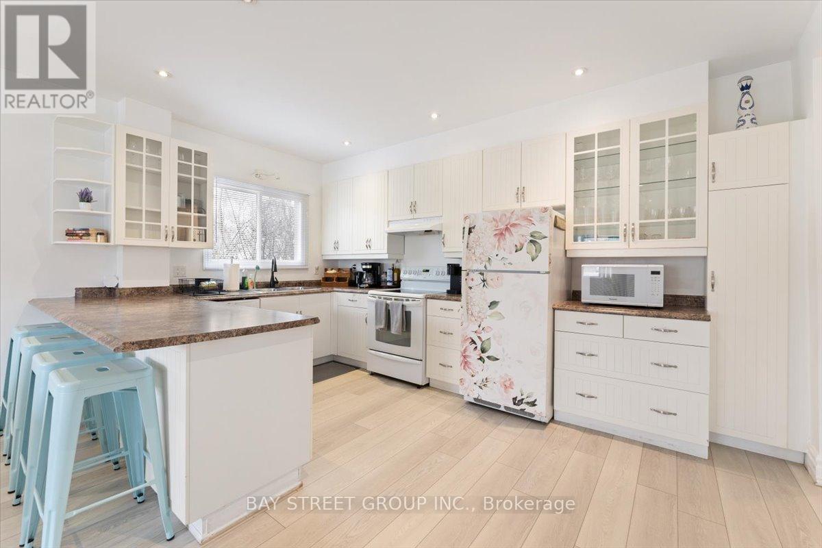 Photo 1 of 1019 Beach Boulevard, Hamilton ON