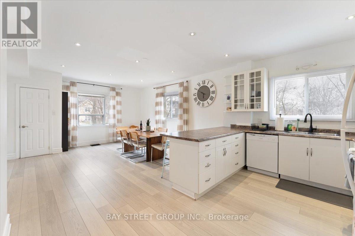 Photo 21 of 1019 Beach Boulevard, Hamilton ON