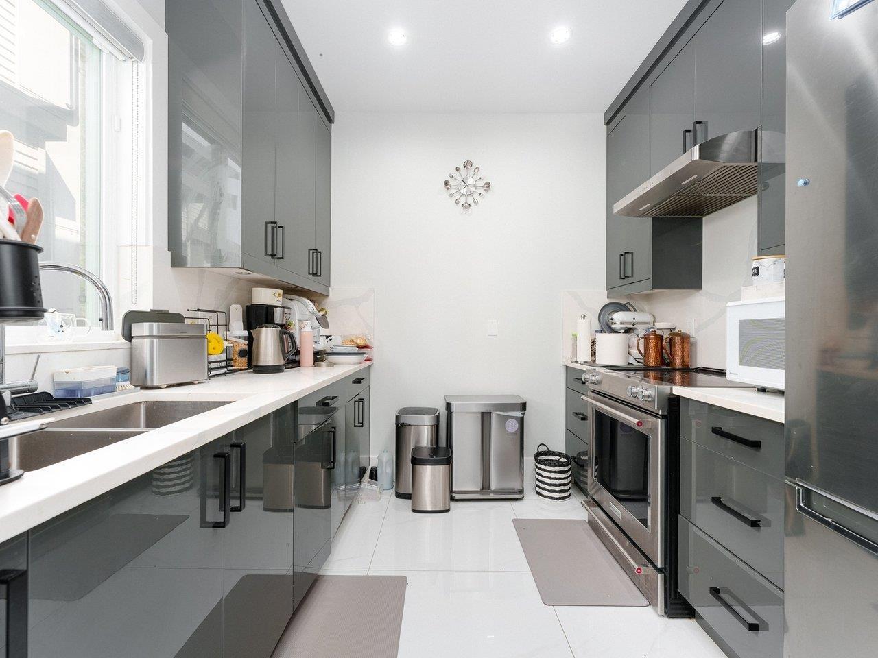 Photo 8 of 14477 101 Avenue, Surrey BC