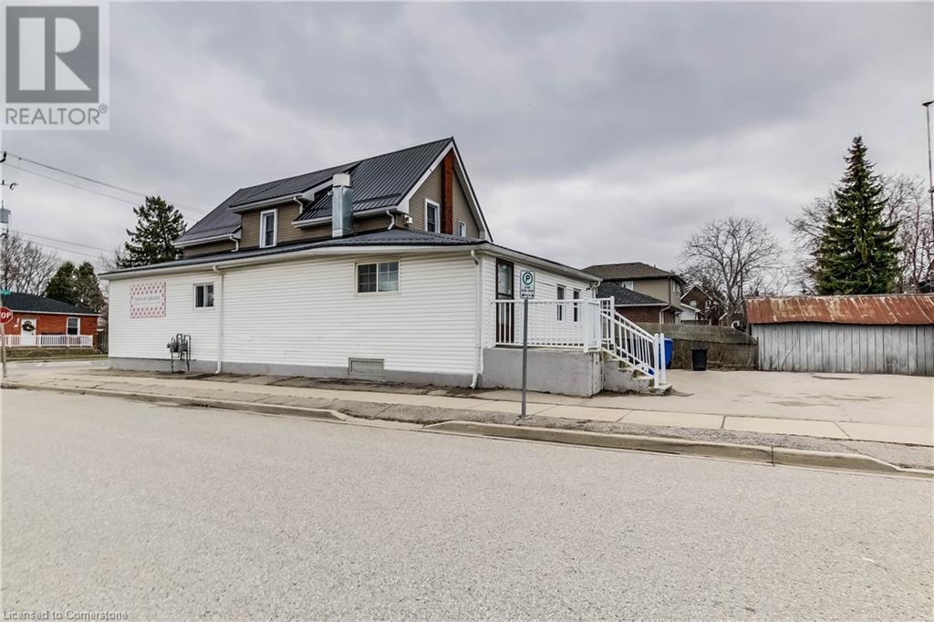 Photo 4 of 18 Elgin Street, Brantford ON