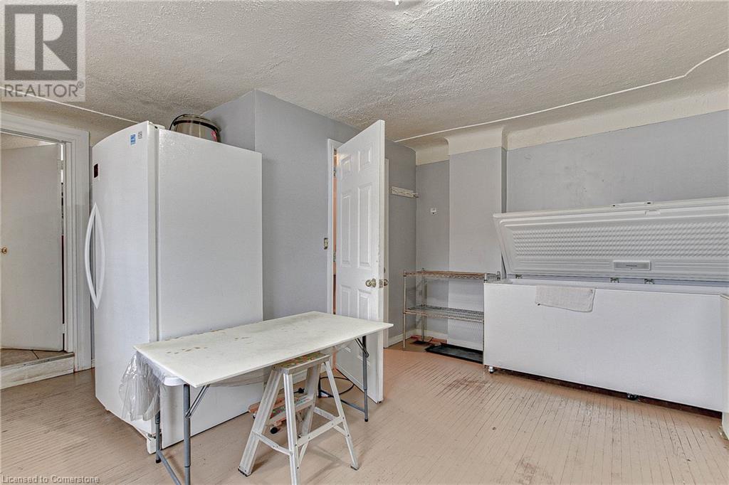 Photo 32 of 18 Elgin Street, Brantford ON