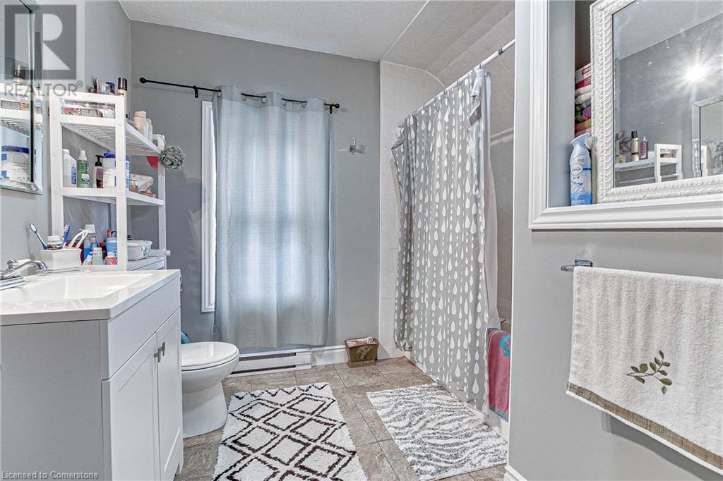 Photo 20 of 18 Elgin Street, Brantford ON