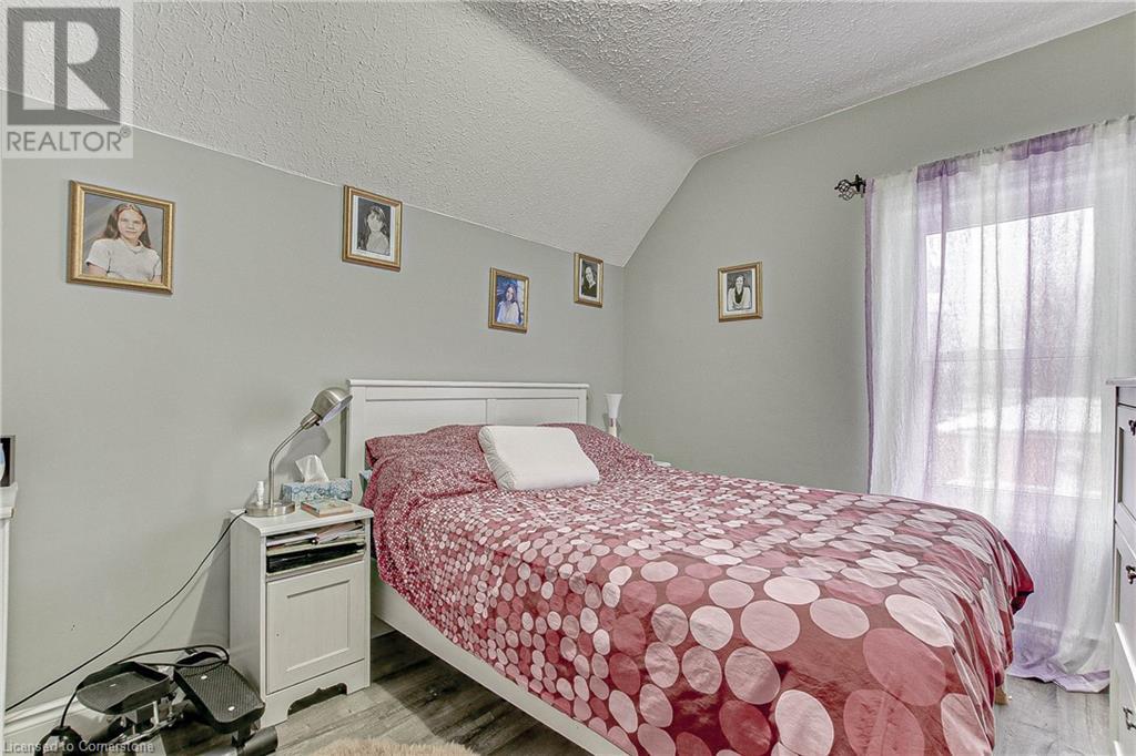 Photo 19 of 18 Elgin Street, Brantford ON