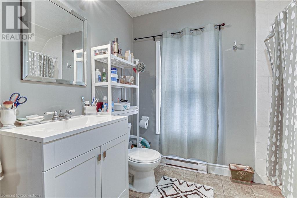Photo 15 of 18 Elgin Street, Brantford ON