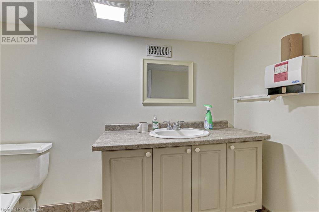 Photo 35 of 18 Elgin Street, Brantford ON