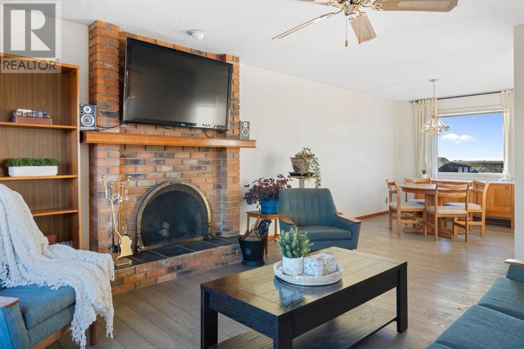 Single Family House Bi-level for Sale in  Thornaby Crescent NW Thorncliffe Calgary 