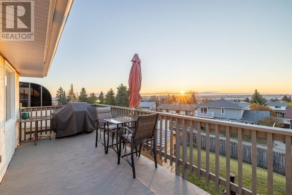 Single Family House Bi-level for Sale in  Thornaby Crescent NW Thorncliffe Calgary 