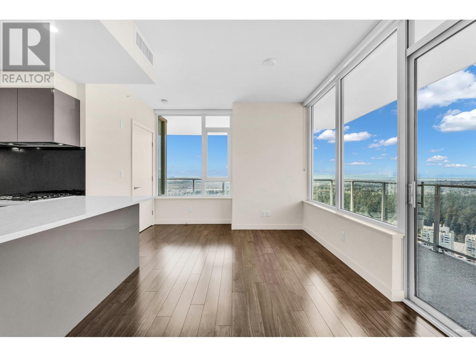 Photo 10 of 3605 6383 Mckay Avenue, Burnaby BC