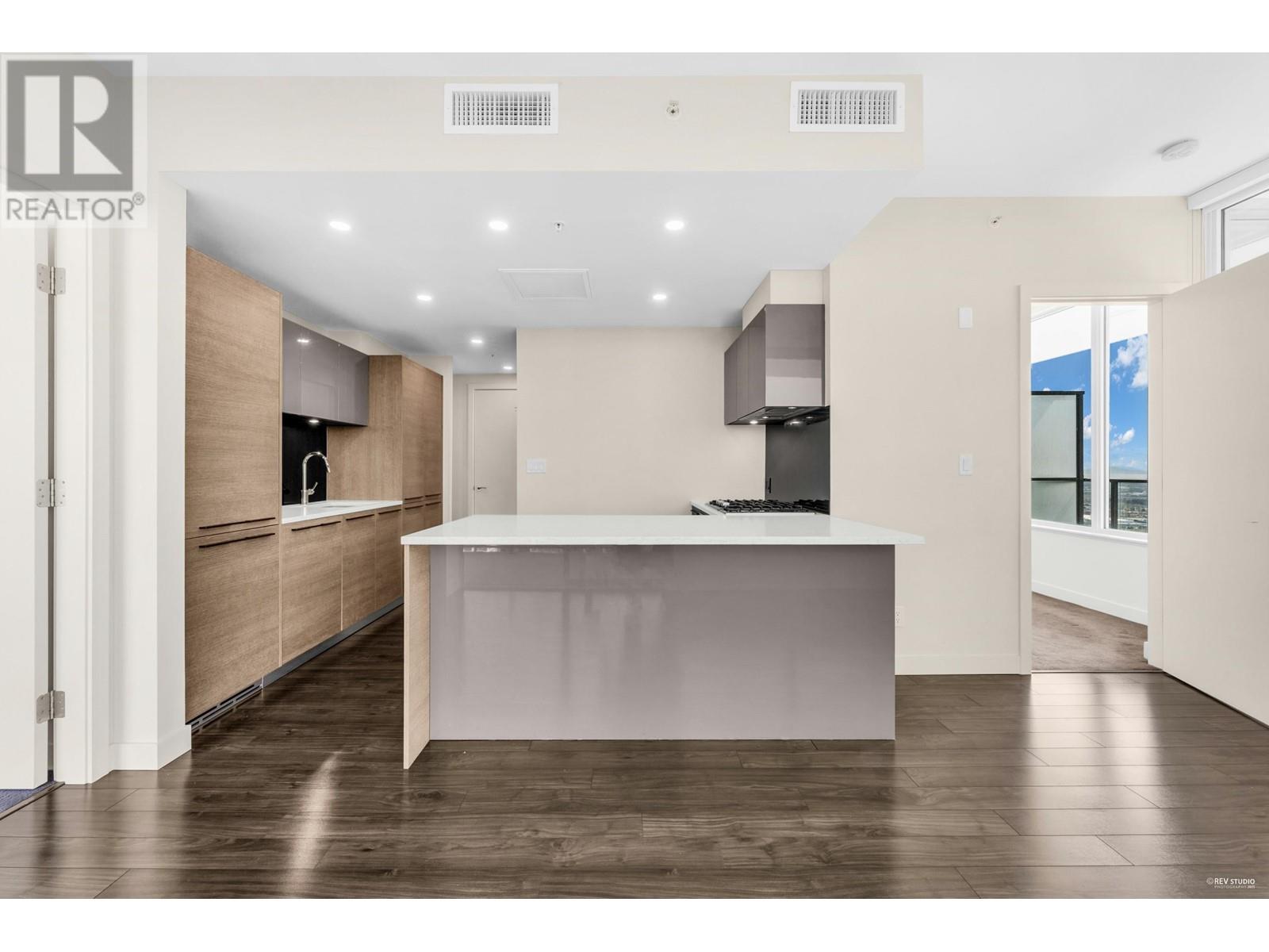 Photo 4 of 3605 6383 Mckay Avenue, Burnaby BC